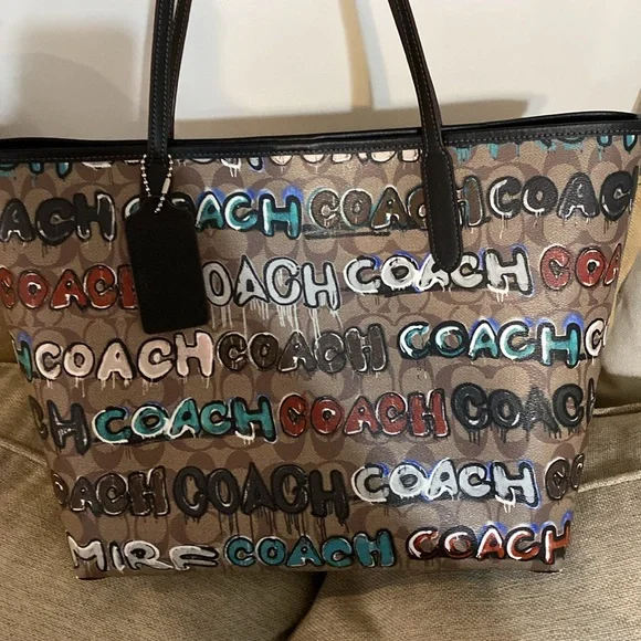 Coach Sig Mnt City Tote - Picture 3 of 4